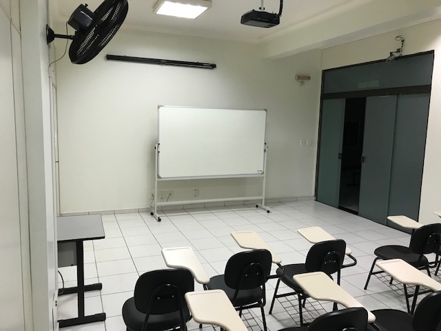 SALA 1 - 1º ANDAR, 30 PESSOAS SENTADAS - R$ 300,00