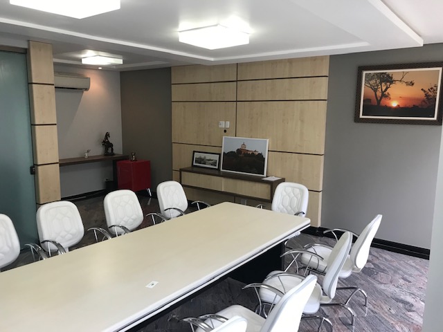 SALA DE REUNIÃO - 1º ANDAR , 10 PESSOAS SENTADAS - R$ 300,00